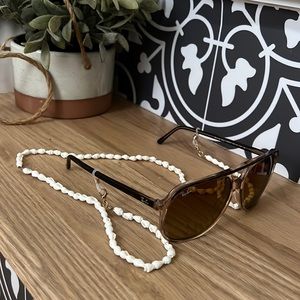 Shell eyewear holder